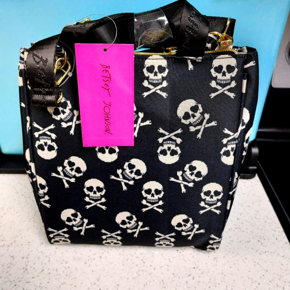Betsey Johnson zip insulated lunch bag Black and White Skulls